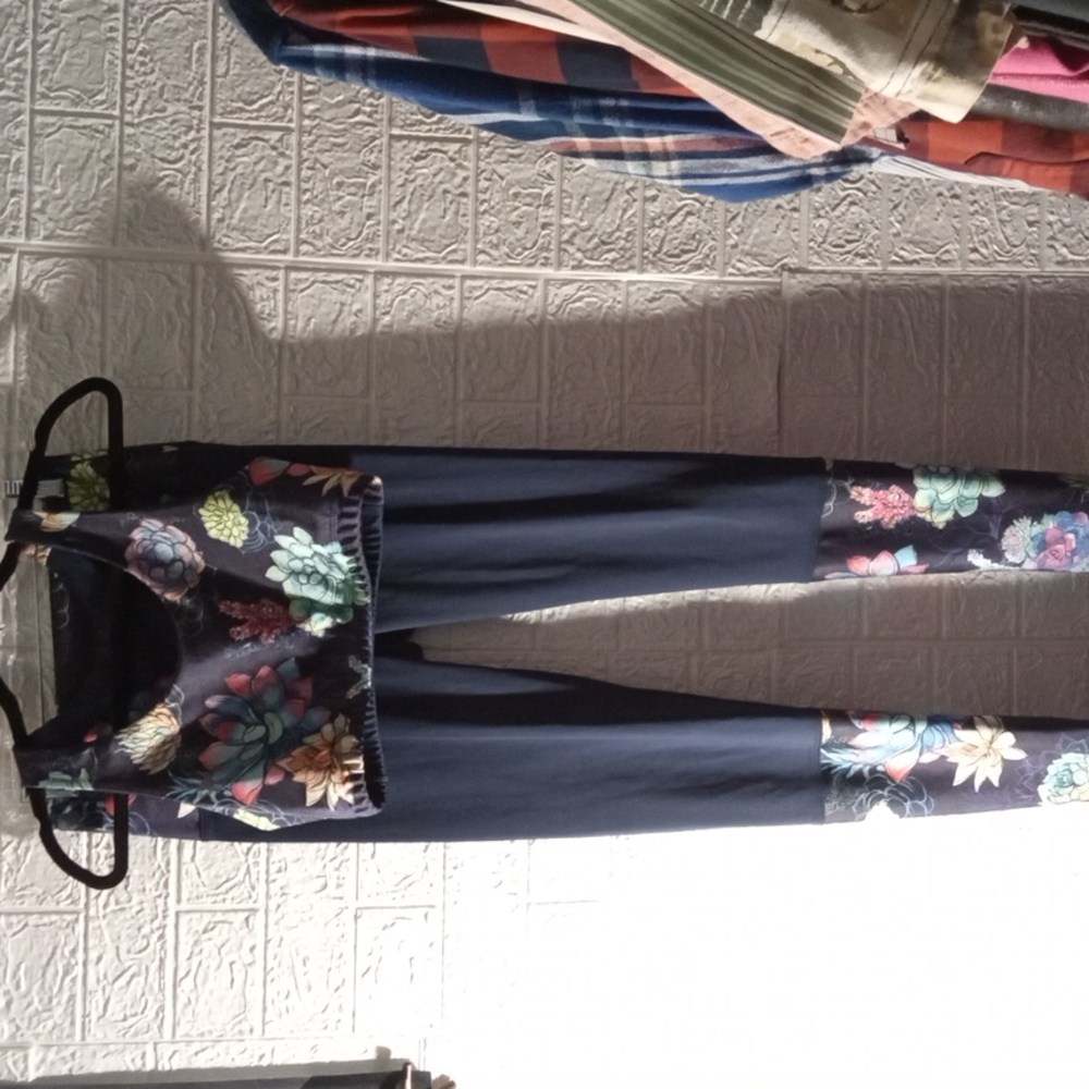 PINEAPPLE CLOTHING MADE IN THE USA EUC